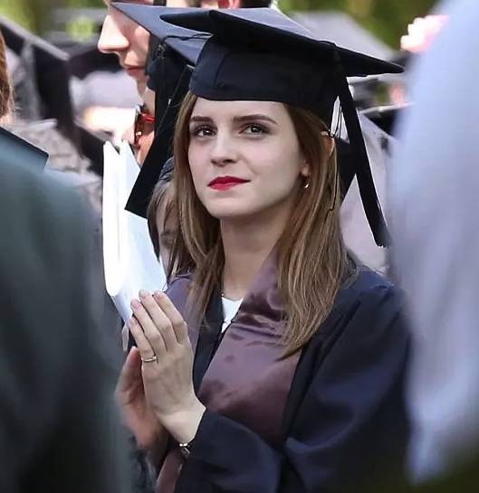 赫敏艾玛沃特森短发,赫敏艾玛沃特森开挂人生