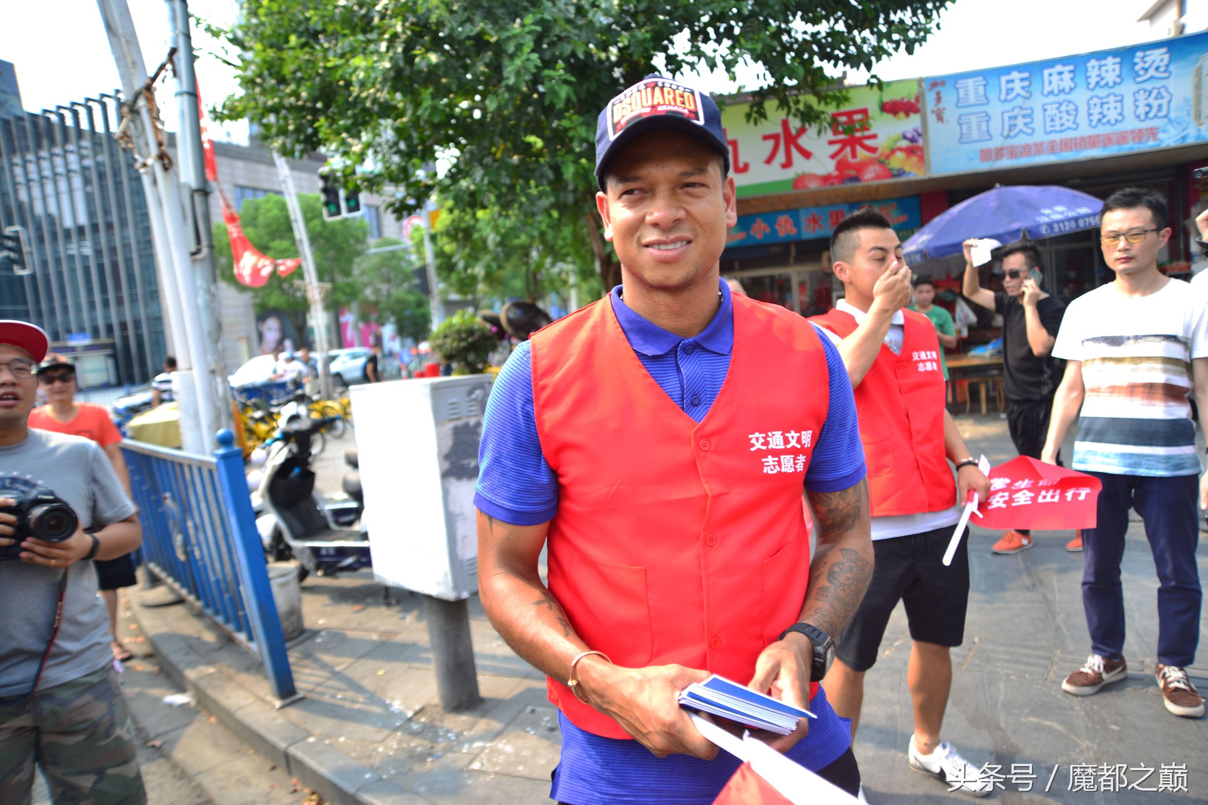 上海申花球员街头,申花新援在上海街头活动