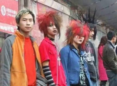 葬爱家族欠一块水泥地,广西葬爱家族水泥地斗舞完整视频