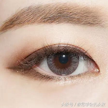 好看的发型扎法女童10-12岁鱼尾辫,从头顶上就开始编鱼尾辫怎么编