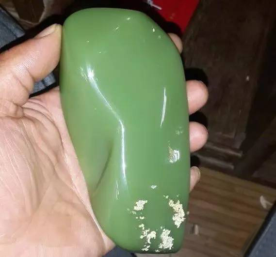 岫玉的黄白老玉与河磨玉的区别,老司机带你聊翡翠