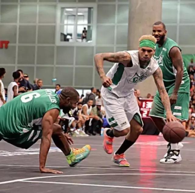 你以为的超级巨星,你以为超级英雄真的会保护世界吗