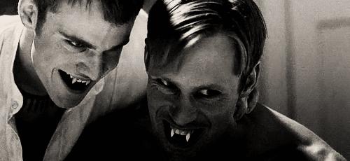 德州午夜，民风彪悍，吸血鬼、女巫、灵媒、杀手皆现身！