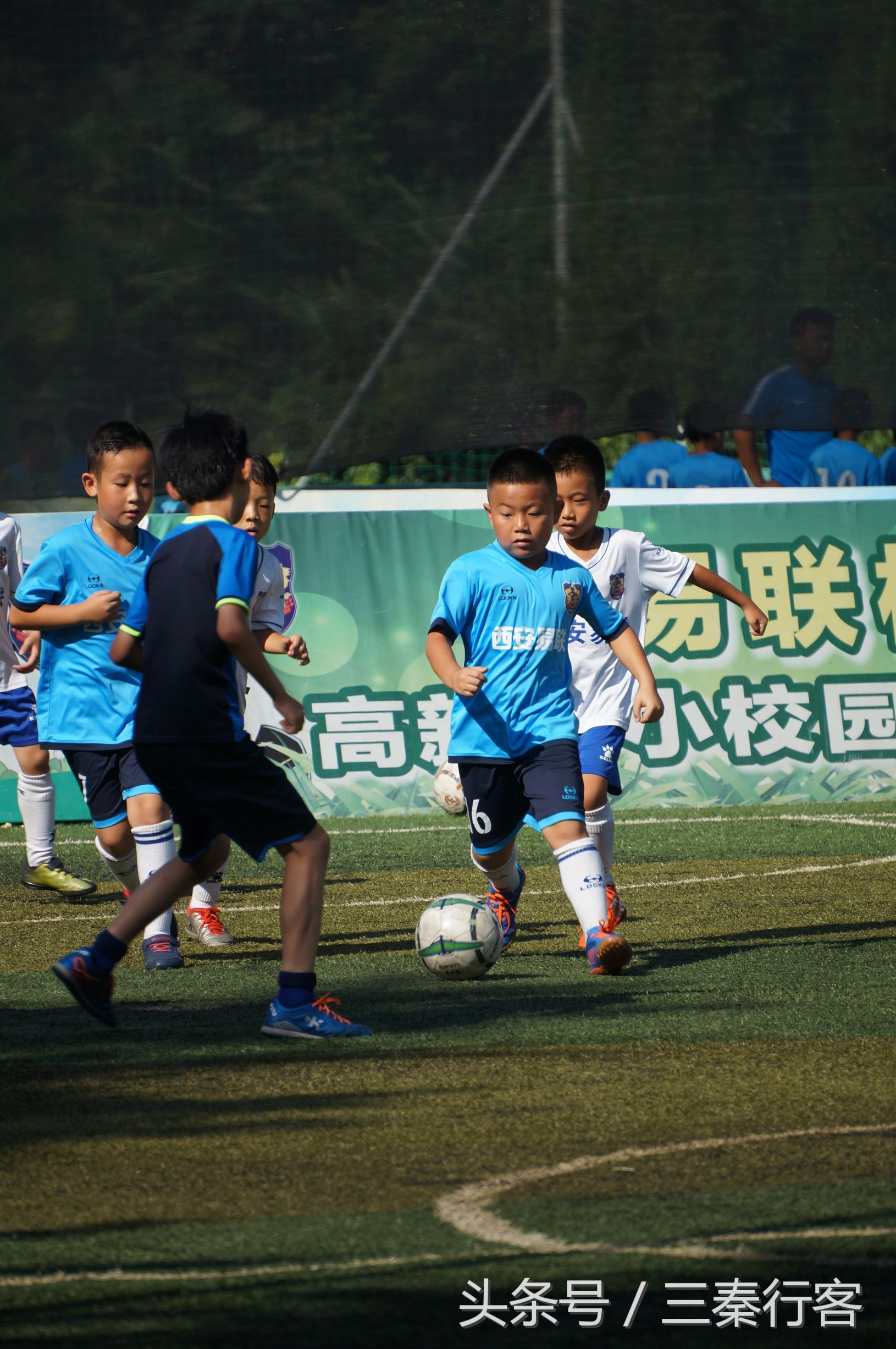 「魅力西安」少年冒酷暑练习足球乃足球发展之路