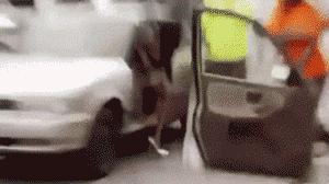 两辆车发生碰撞双方都在看手机,两辆车发生刮擦一辆车走了