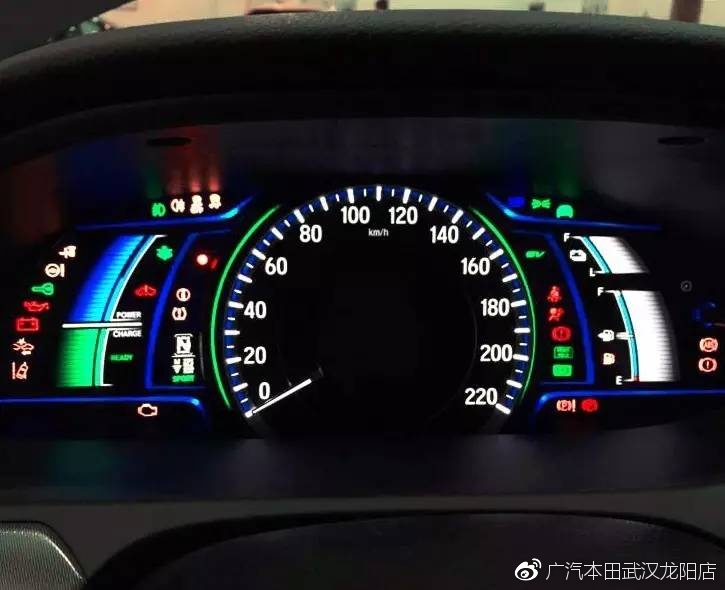 车上亮的八种灯请注意停车,车上这10个灯亮起必须停车