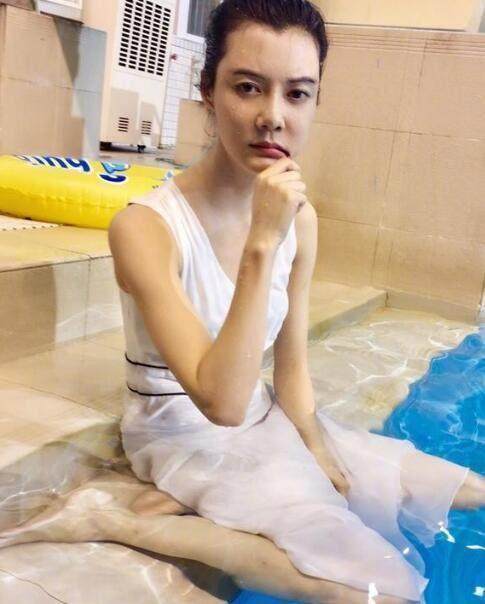 37岁车晓的近照和她母亲的照片,39岁车晓近况罕见曝光