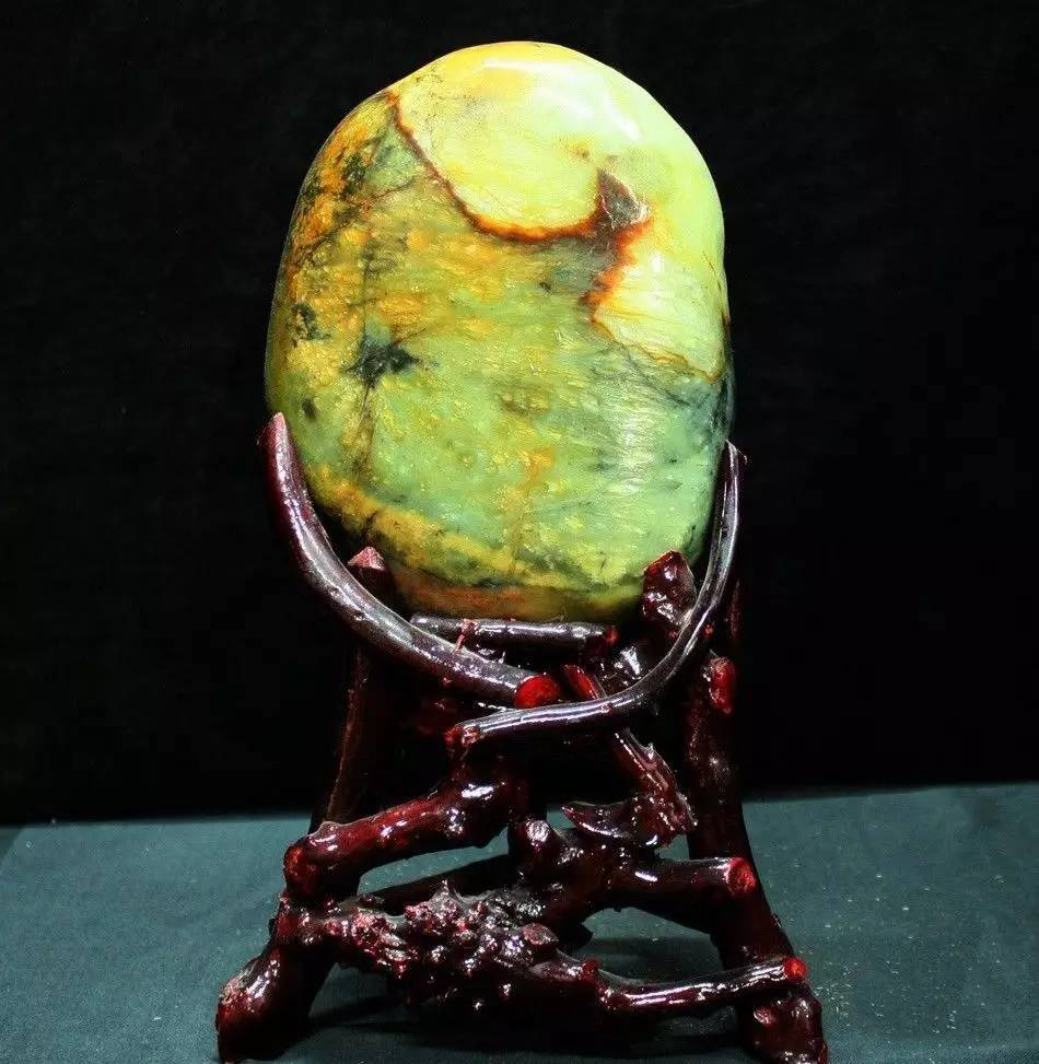 岫玉的黄白老玉与河磨玉的区别,老司机带你聊翡翠