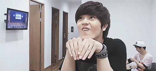 明明靠颜值他偏要靠才华,明明可以靠颜值可他偏要靠才华