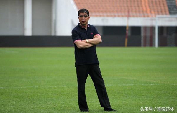 当着巴萨批梅西染发留须有问题！“徐根宝非染发队”，能“黑”出中国足球新天地吗