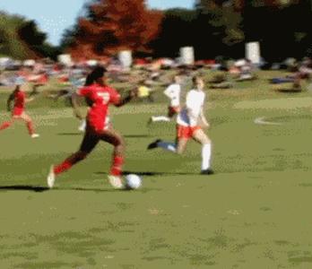 足球搞笑的gif,足球场上永不放弃的名场面gif