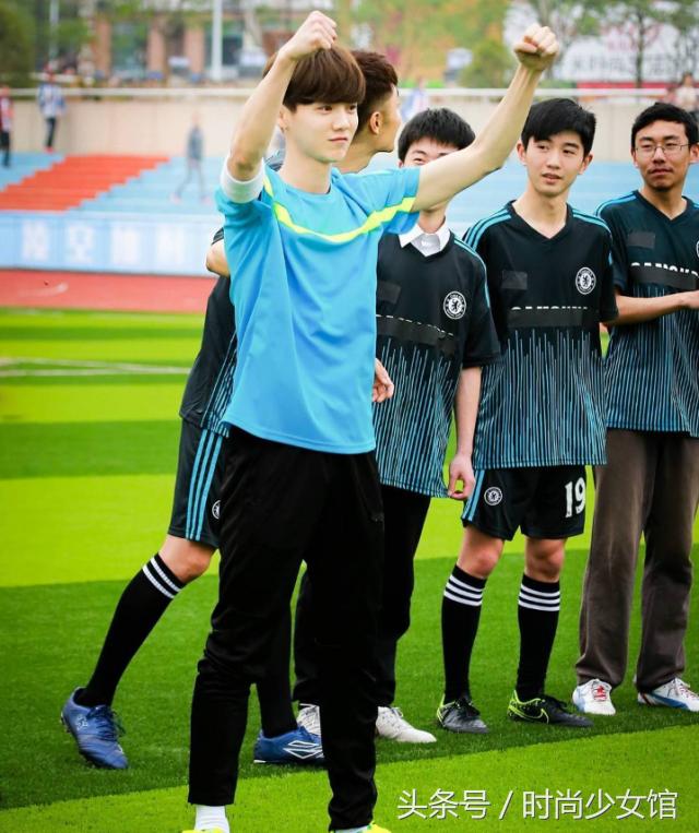 关晓彤鹿晗vs热巴鹿晗,热巴鹿晗未播花絮撕名牌