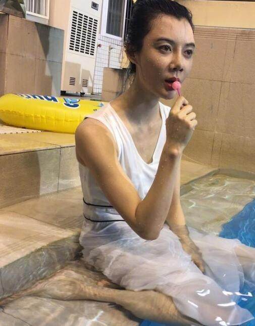 37岁车晓的近照和她母亲的照片,39岁车晓近况罕见曝光