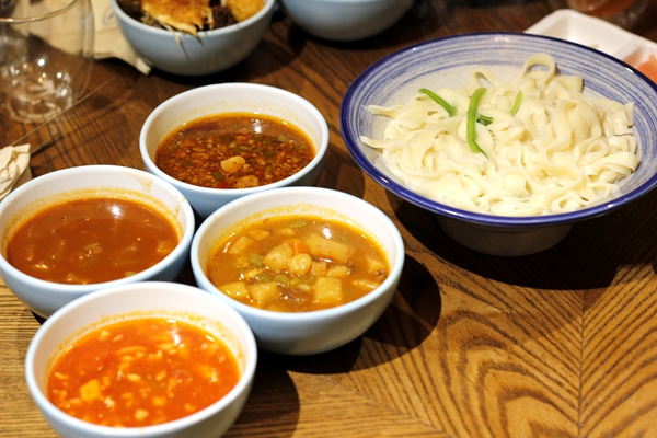 山西一绝特点刀削面,山西正宗剔尖面好吃的面馆