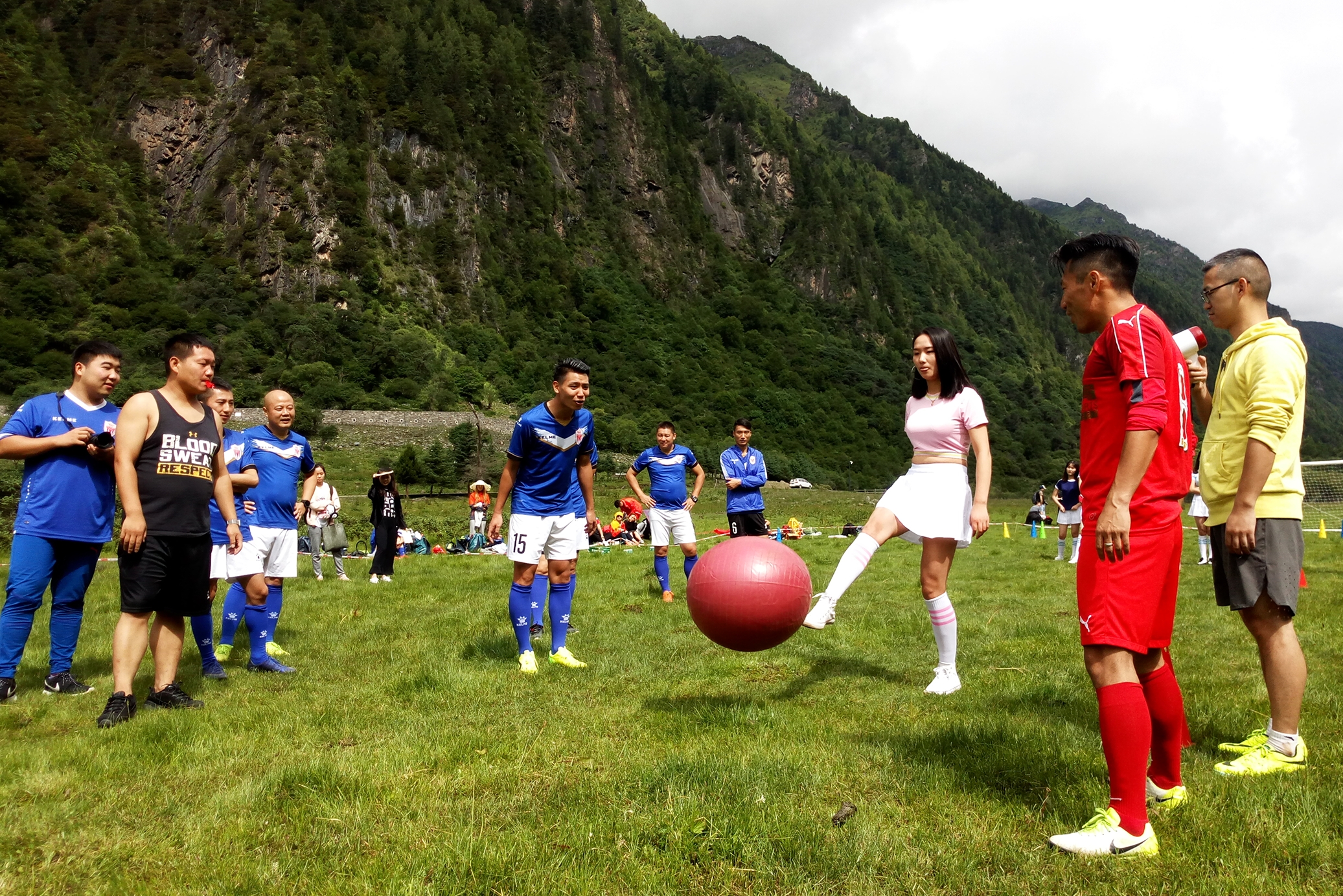 趣味足球比赛有哪些,趣味足球川渝对抗