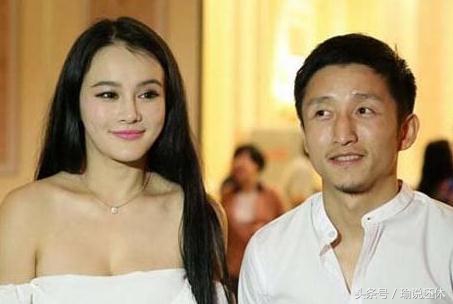 邹市明冉莹颖夫妇运动,邹市明娇妻冉莹颖现身机场