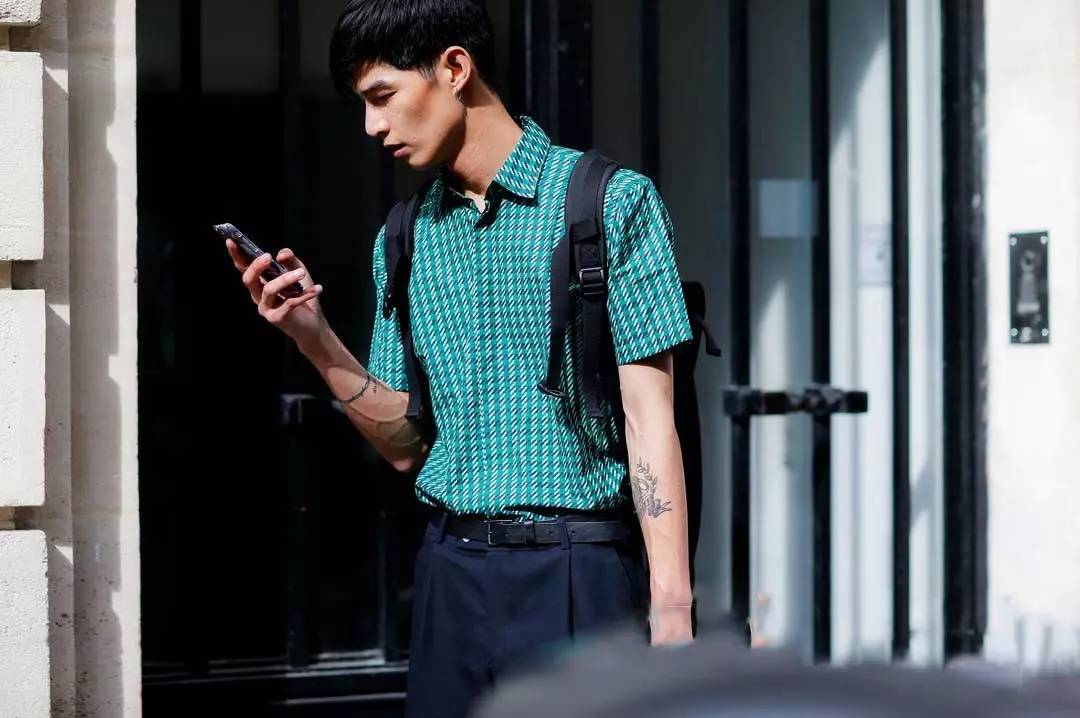 矮个子男生怎么穿秋装,矮个子男生怎样穿比较成熟