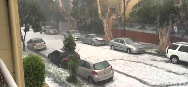 意大利海滩小镇“六月飞雪”，游客却纷纷表示很舒服