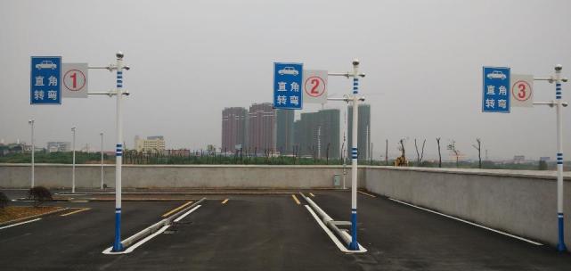 科目二压线是指车轮压线还是车身,科目二是轮胎压线还是车身压线