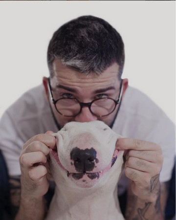 离婚后只剩爱犬陪伴，巴西男用插画证明牛头㹴的可爱