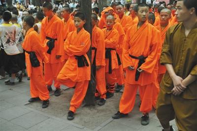 少林寺铁砂掌绝技,中国嵩山少林铁砂掌