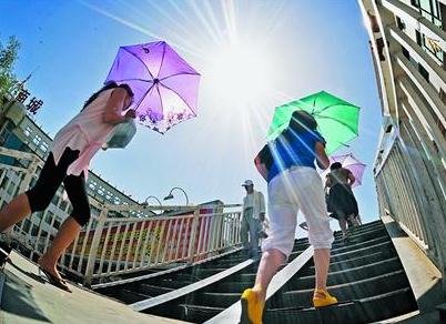 热水泡脚加点它3天逼出体内湿气,湿气重三伏天泡脚有用吗