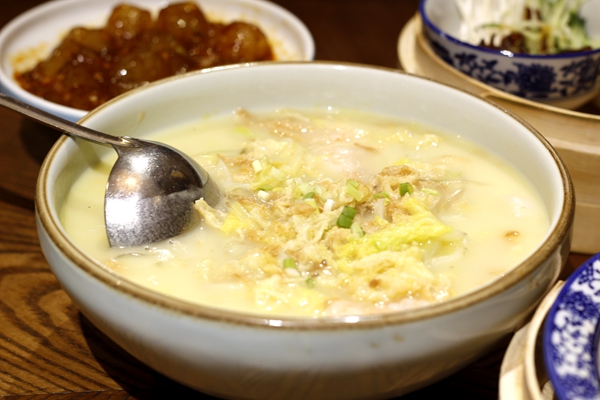 山西一绝特点刀削面,山西正宗剔尖面好吃的面馆