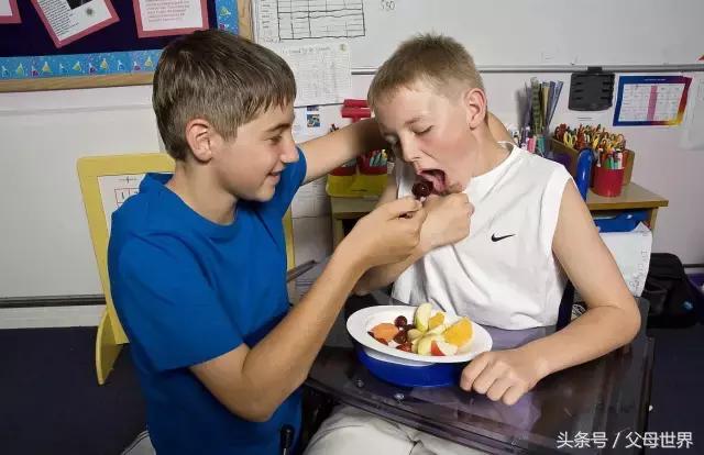 脑瘫导致智障的表现,脑瘫是不是智障儿童