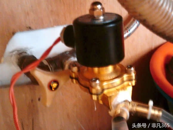 自制植物自动浇水器,水养植物自动浇水神器