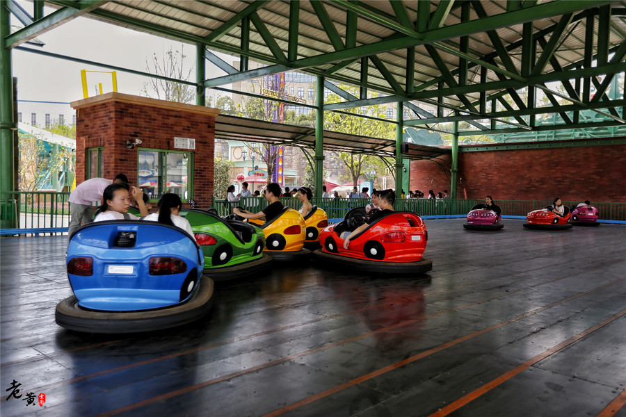 重庆欢乐谷，这个项目让你秒湿全身，40°这么玩才酣畅