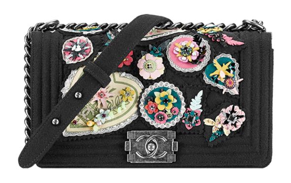 香奈儿卖价4000块一双的塑料凉鞋！竟然跟我童年时候9块钱一双的一样一样的