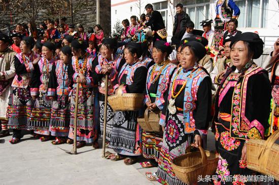 中国五十六个民族大观园（七）达斡尔、仫佬、羌、布朗、撒拉族穿狍皮衣吃荞面饺是哪个民族？