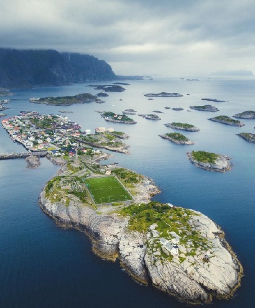 挪威绝美足球场,挪威球场背景图