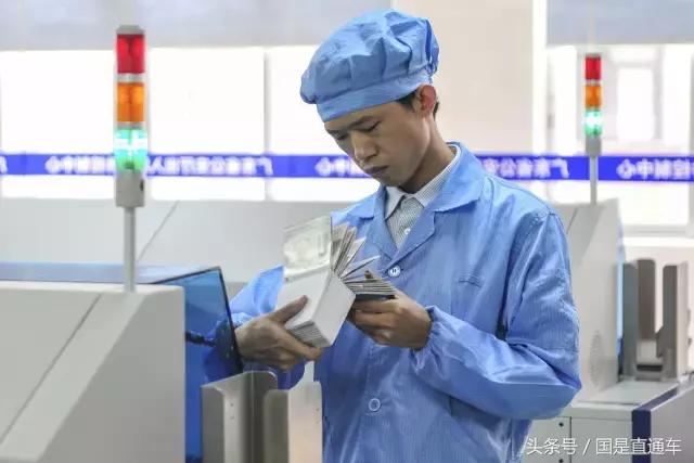 中国护照：为何过去要交给德国印制？如今为何又要回归中国制造？