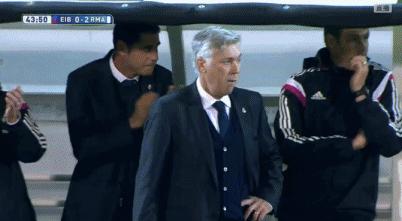 足球搞笑的gif,足球场上永不放弃的名场面gif