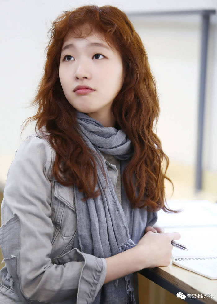 周冬雨单眼皮小眼睛怎么画眼妆,周冬雨单眼皮日常眼妆画法