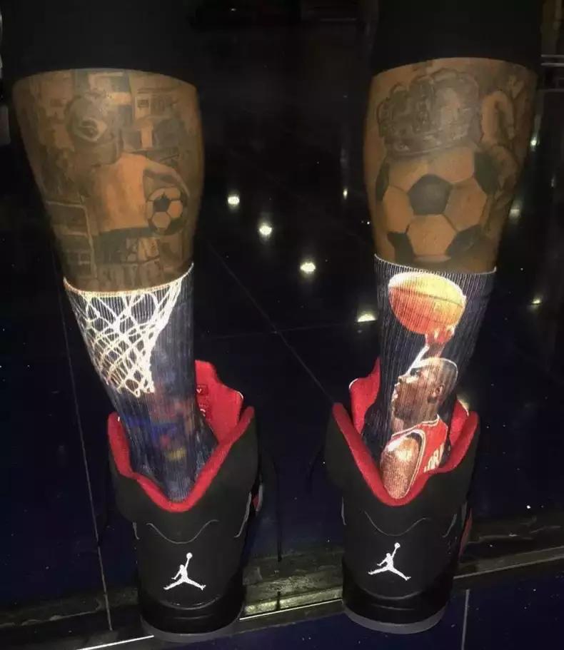 内马尔多大的鞋号,内马尔出过的耐克足球鞋