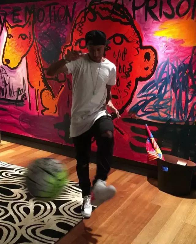 内马尔多大的鞋号,内马尔出过的耐克足球鞋