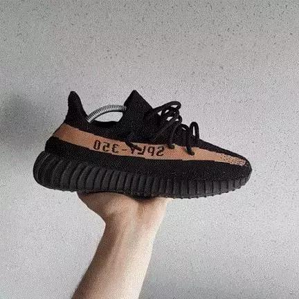 往下看，你脚上缺的就是这么一双运动鞋｜经典+潮流球鞋款式大盘点