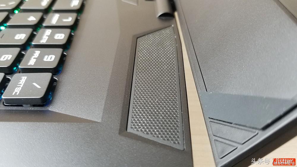 这款IFUNKS游戏本必须关注，性能霸道还自带机械键盘