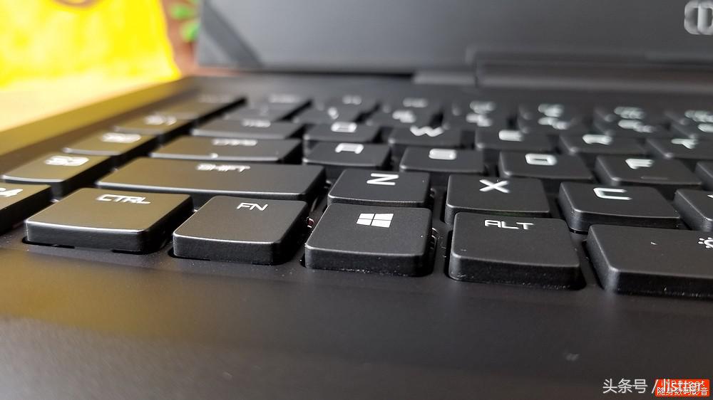 这款IFUNKS游戏本必须关注，性能霸道还自带机械键盘