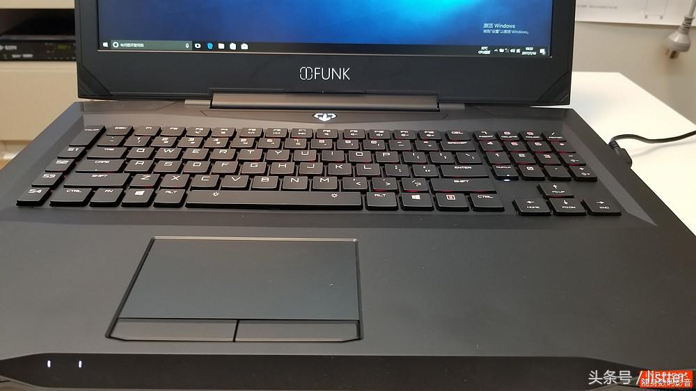这款IFUNKS游戏本必须关注，性能霸道还自带机械键盘