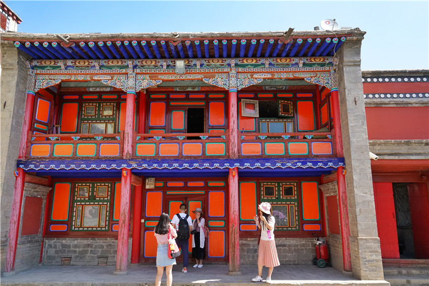 走进塔尔寺感受最虔诚的信仰,塔尔寺虔诚的佛礼