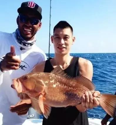 篮球之外NBA球星还擅长啥运动？詹姆斯一只脚踏进NFL！邓肯最全能