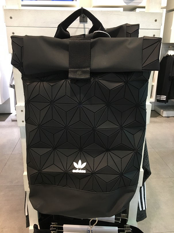 adidas三叶草和三道杠的双肩包,adidas双肩包三叶草