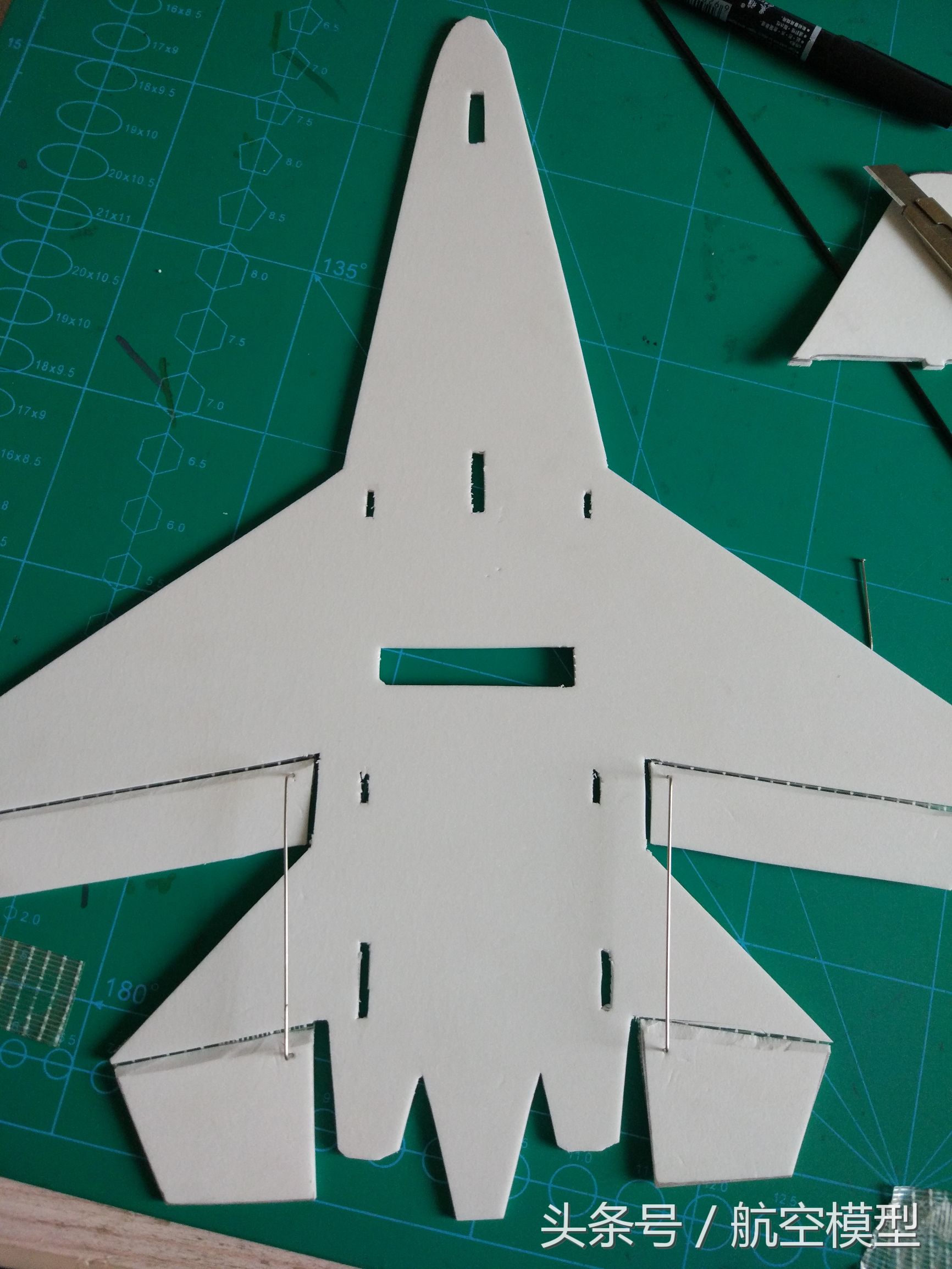 自制遥控小飞机只要一个小马达,自制一架小飞机