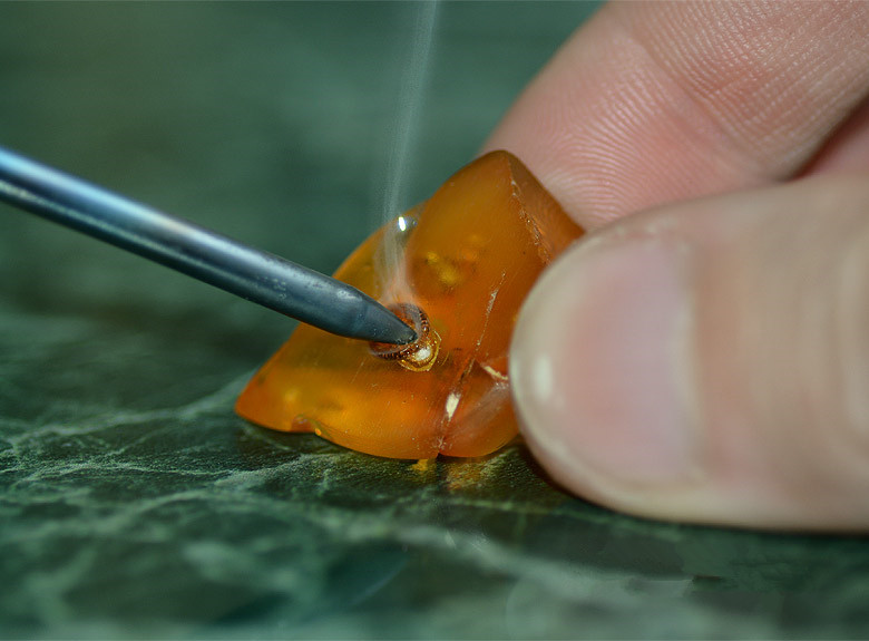 琥珀蜜蜡怎么鉴定真假图片视频,波罗的海蜜蜡手串真假鉴别