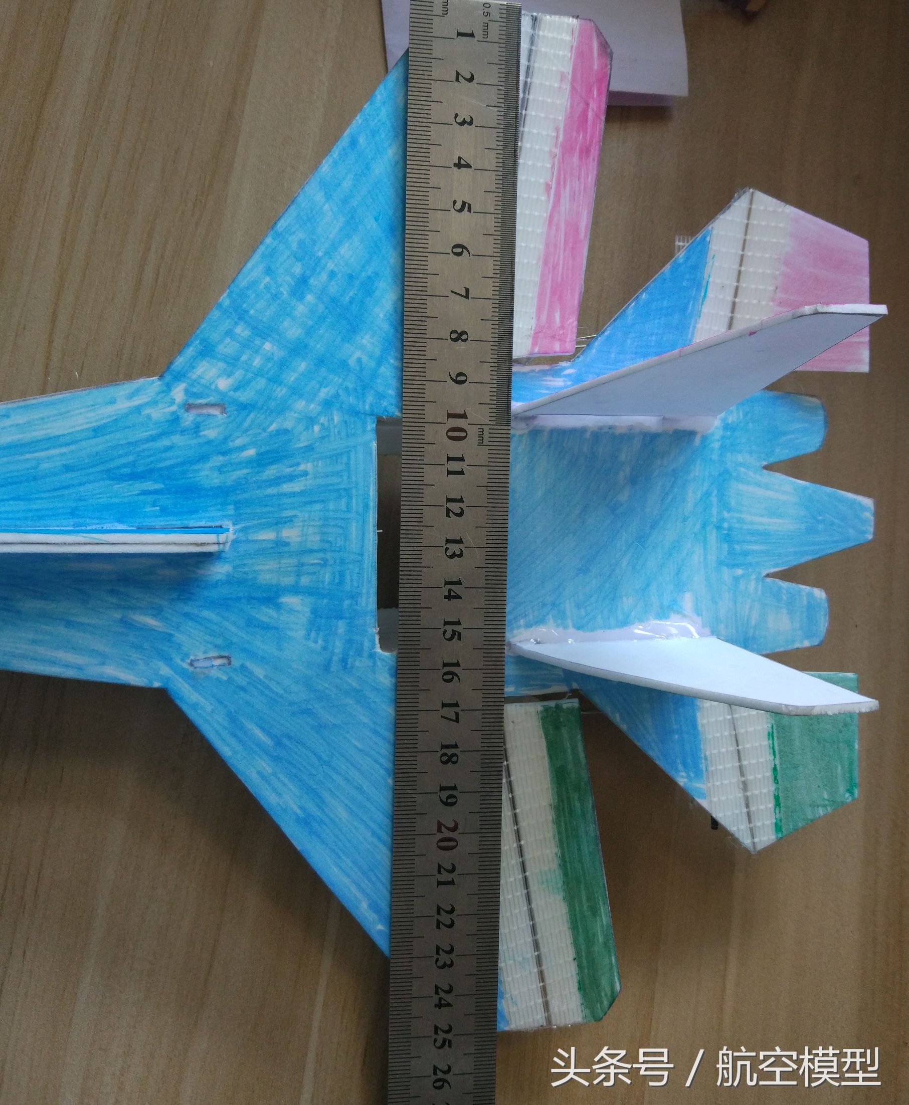 自制遥控小飞机只要一个小马达,自制一架小飞机