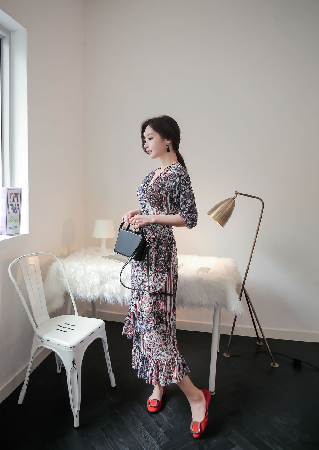 孙允珠青蓝碧波斜肩优雅礼裙鉴赏,孙允珠鹅黄淡雅轻纱微透百褶裙