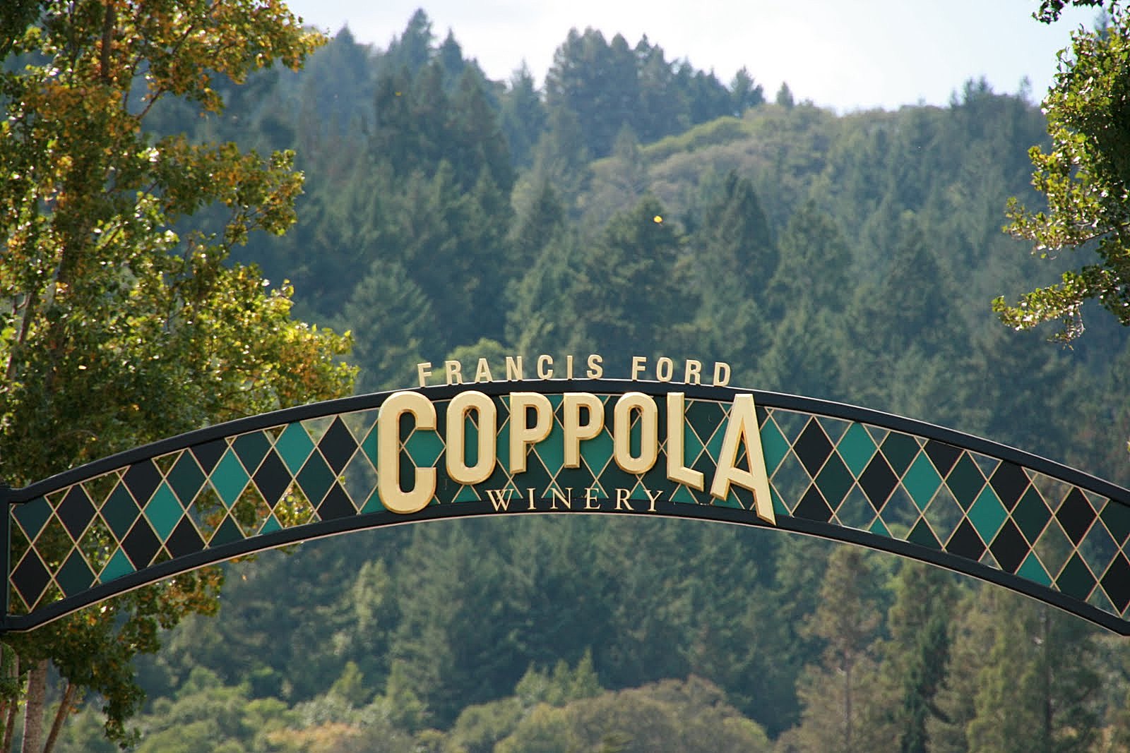 《男侍者和花花小姐》：一个好色的酒店侍者的秘密